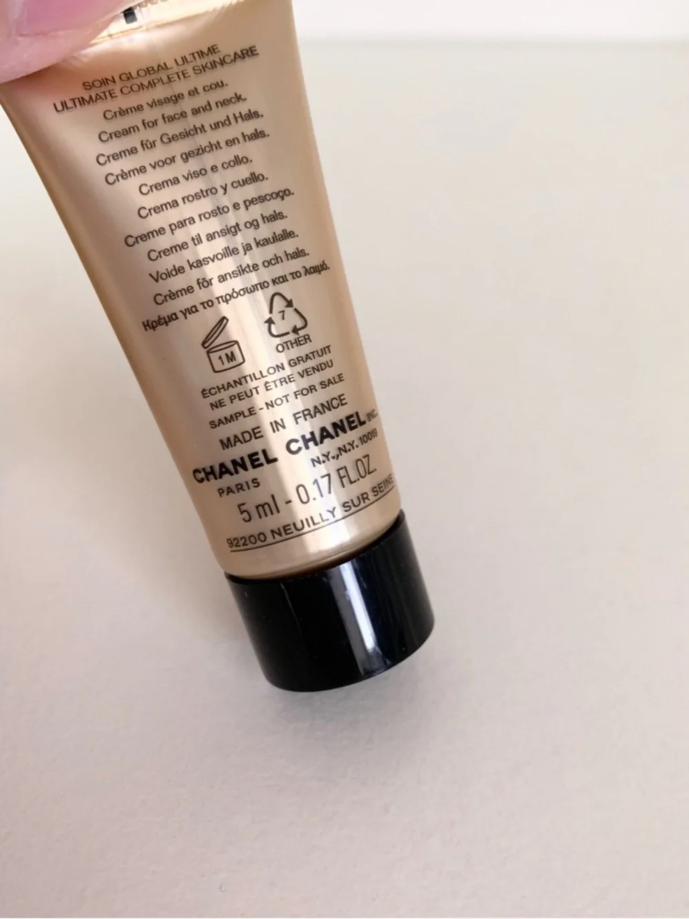 Hold  CHANEL anti aging cream Sublimage La Crème
